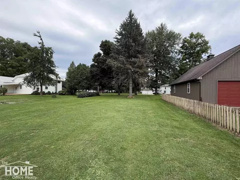 Exterior - 115 E Grand Riv #1B/1B, Bancroft, MI 48414 photo 14 of 31