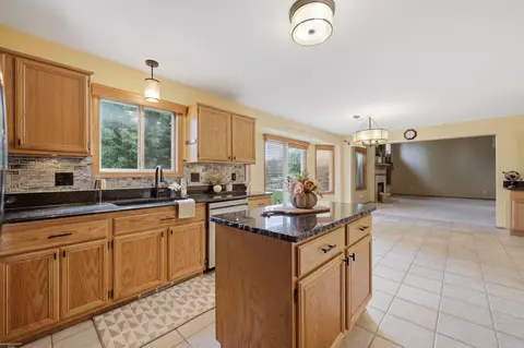 Kitchen - 48556 Belltower, Macomb, MI 48044 photo 7 of 9