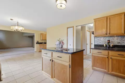 Kitchen - 48556 Belltower, Macomb, MI 48044 photo 4 of 9