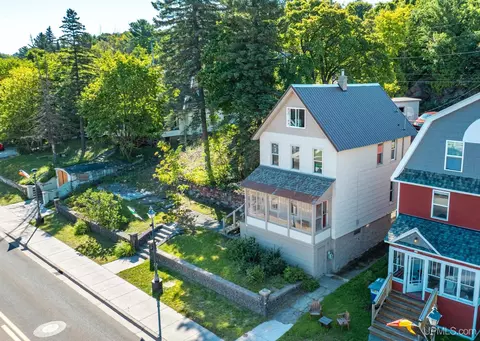 913 College, Houghton, MI 49931