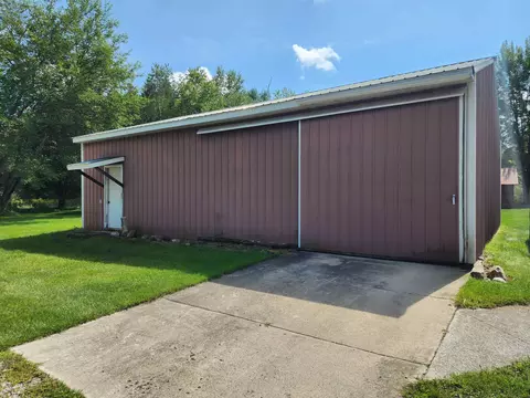 Exterior - 175 W M 61, Gladwin, MI 48624 photo 4 of 16