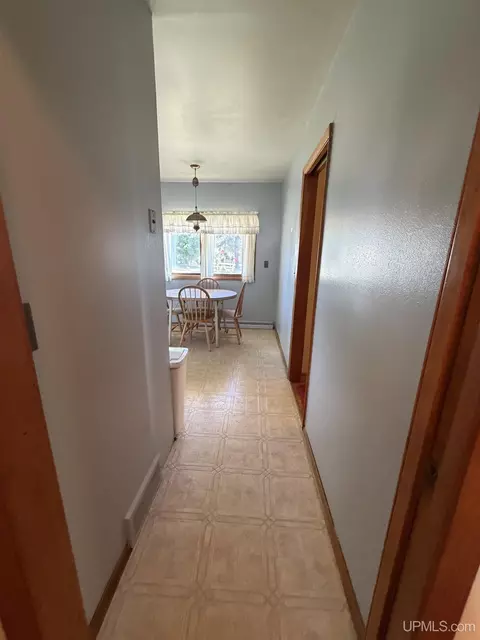 Entry Way - 627 Jopling, Ishpeming, MI 49849 photo 2 of 6