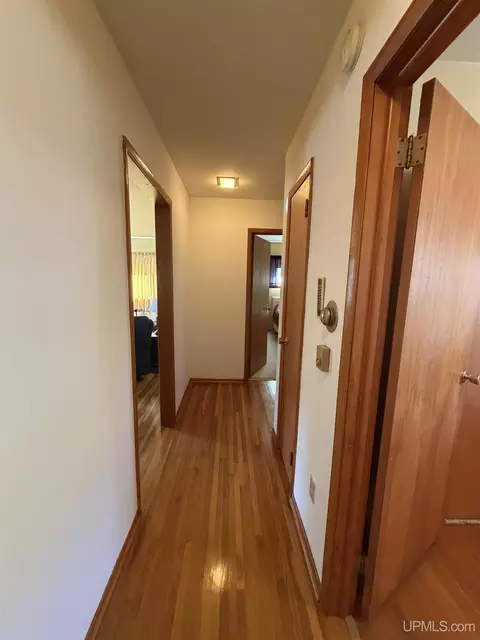 Entry Way - 627 Jopling, Ishpeming, MI 49849 photo 3 of 6