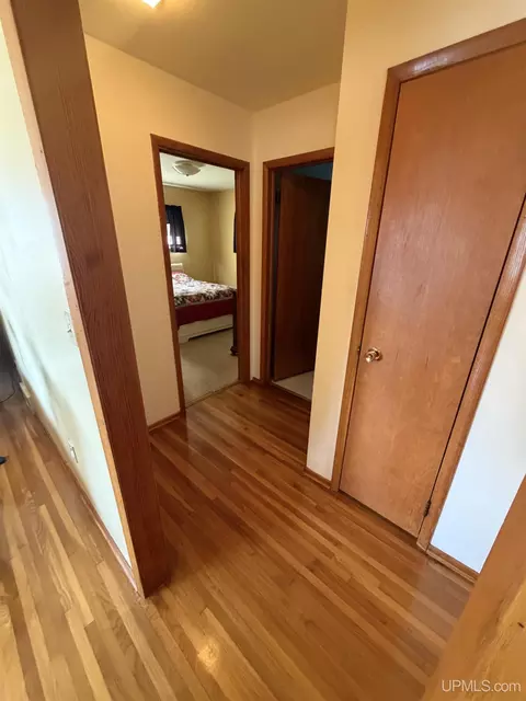 Entry Way - 627 Jopling, Ishpeming, MI 49849 photo 4 of 6