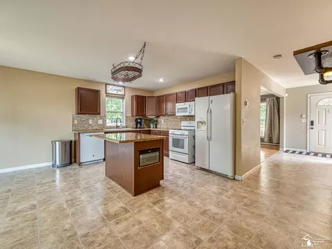 Kitchen - 834 Navarre, Monroe, MI 48161 photo 1 of 4