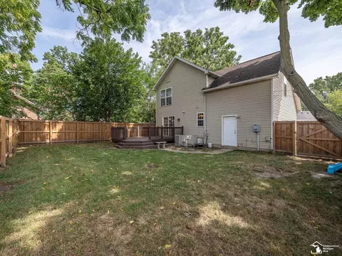 Exterior - 834 Navarre, Monroe, MI 48161 photo 4 of 9