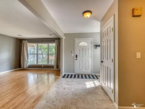 Entry Way - 834 Navarre, Monroe, MI 48161 photo 1 of 4