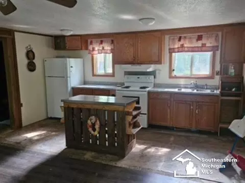 5374 Ferndale, Harrison, MI 48625 photo 2