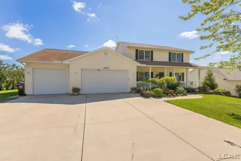 Exterior - 3165 Cobblestone Rdg, Tecumseh, MI 49286 photo 2 of 7
