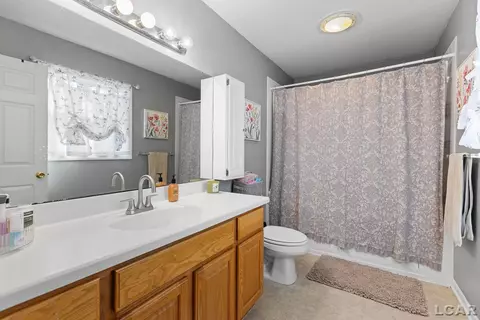 Bath - 3165 Cobblestone Rdg, Tecumseh, MI 49286 photo 1 of 4