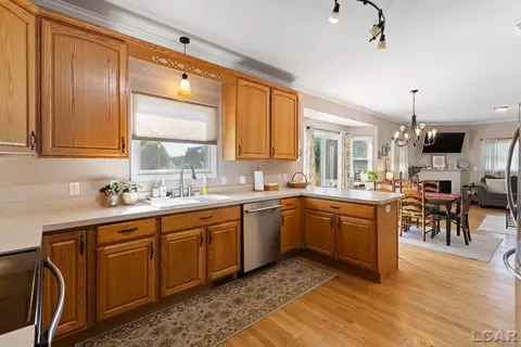 Kitchen - 3165 Cobblestone Rdg, Tecumseh, MI 49286 photo 3 of 5