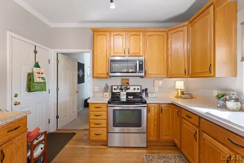 Kitchen - 3165 Cobblestone Rdg, Tecumseh, MI 49286 photo 4 of 5