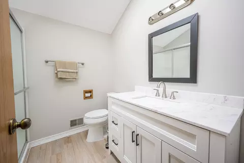 Bath - 1520 Dormie, Gladwin, MI 48624 photo 3 of 3
