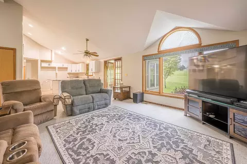 Living - 1520 Dormie, Gladwin, MI 48624 photo 2 of 5