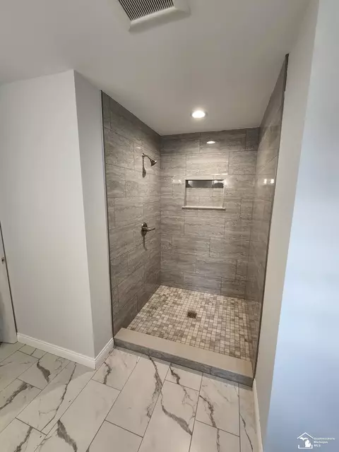 Bath - 4924 Skylark, Monroe, MI 48161 photo 1 of 1