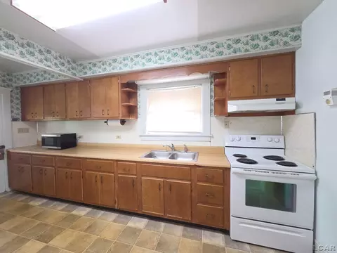 Kitchen - 133 N Wisner, Jackson, MI 49202 photo 3 of 5
