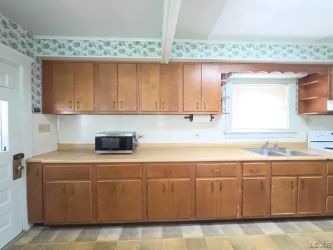 Kitchen - 133 N Wisner, Jackson, MI 49202 photo 2 of 5