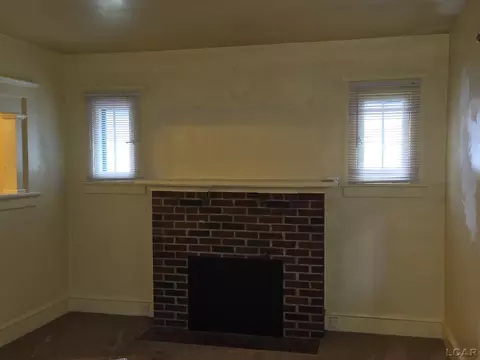 Living - 133 N Wisner, Jackson, MI 49202 photo 2 of 3