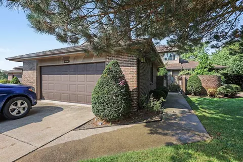 2698 Oakmont, Bay City, MI 48706