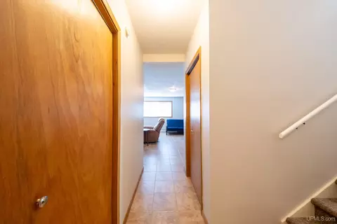 Entry Way - 1080 Suncliffe, Ishpeming, MI 49849 photo 6 of 8