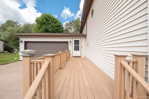 Exterior - 1080 Suncliffe, Ishpeming, MI 49849 photo 2 of 12