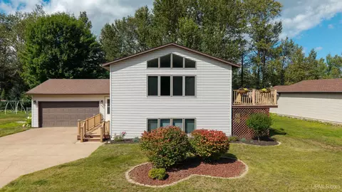 Exterior - 1080 Suncliffe, Ishpeming, MI 49849 photo 5 of 12