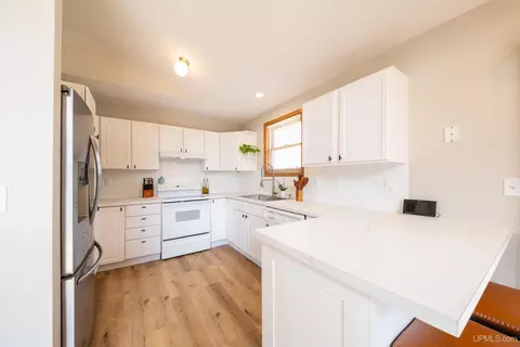Kitchen - 1080 Suncliffe, Ishpeming, MI 49849 photo 4 of 4