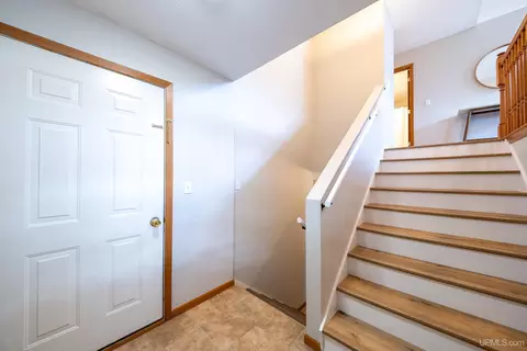 Entry Way - 1080 Suncliffe, Ishpeming, MI 49849 photo 2 of 8