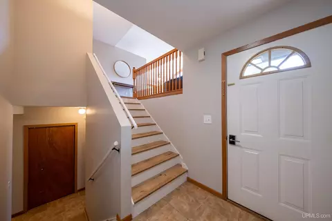 Entry Way - 1080 Suncliffe, Ishpeming, MI 49849 photo 1 of 8