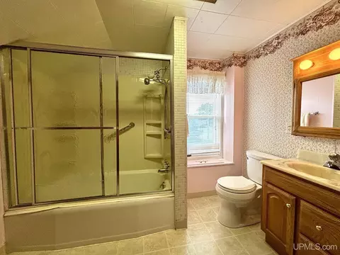 Bath - 411 Wright, Marquette, MI 49855 photo 3 of 5