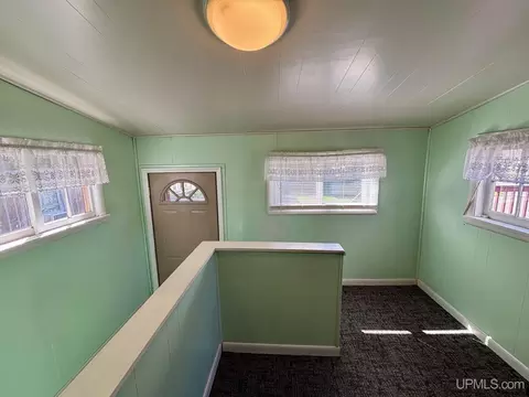 Entry Way - 411 Wright, Marquette, MI 49855 photo 1 of 6