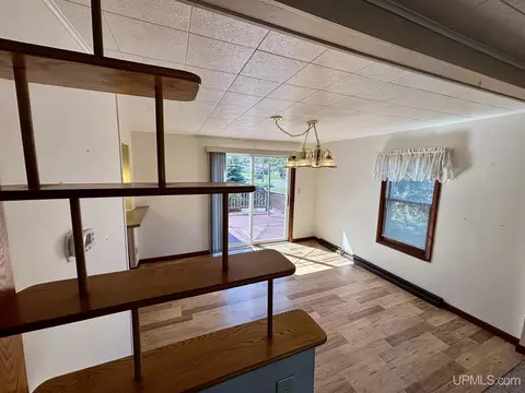 Living - 411 Wright, Marquette, MI 49855 photo 2 of 9