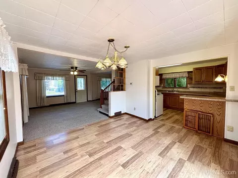 Living - 411 Wright, Marquette, MI 49855 photo 1 of 9