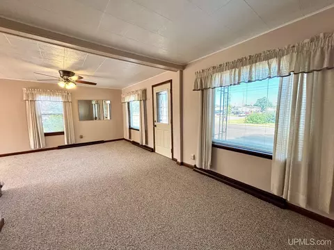 Living - 411 Wright, Marquette, MI 49855 photo 5 of 9