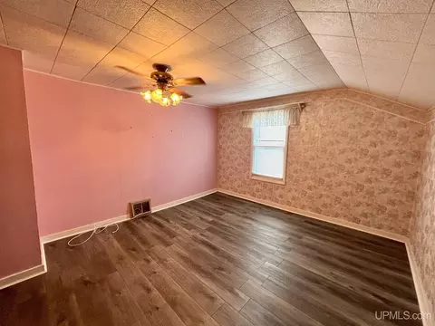 Bedroom - 411 Wright, Marquette, MI 49855 photo 4 of 11
