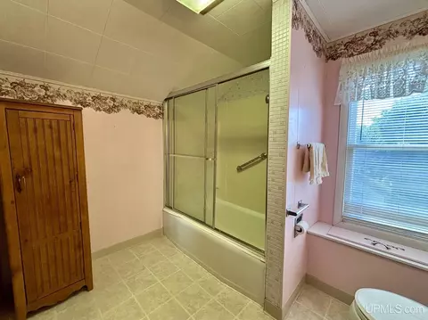 Bath - 411 Wright, Marquette, MI 49855 photo 5 of 5
