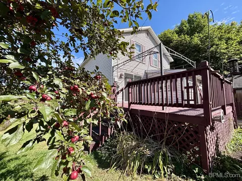 Exterior - 411 Wright, Marquette, MI 49855 photo 2 of 11