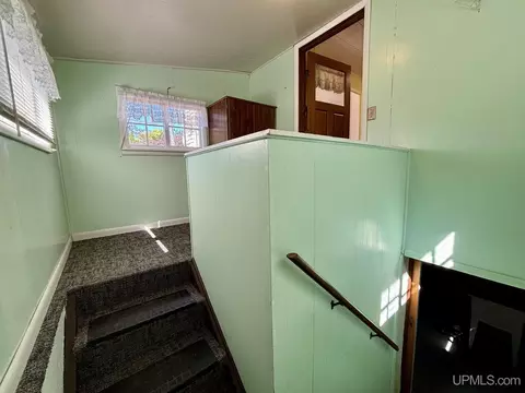 Entry Way - 411 Wright, Marquette, MI 49855 photo 6 of 6