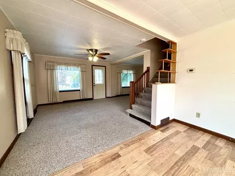 Living - 411 Wright, Marquette, MI 49855 photo 3 of 9