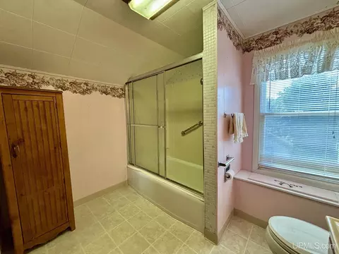 Bath - 411 Wright, Marquette, MI 49855 photo 1 of 5