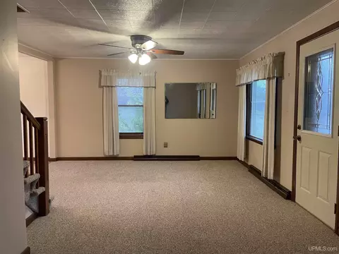 Living - 411 Wright, Marquette, MI 49855 photo 9 of 13