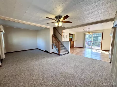 Living - 411 Wright, Marquette, MI 49855 photo 6 of 9