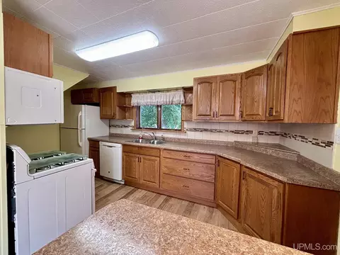 Kitchen - 411 Wright, Marquette, MI 49855 photo 1 of 7