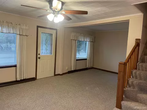 Living - 411 Wright, Marquette, MI 49855 photo 5 of 13
