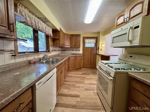 Kitchen - 411 Wright, Marquette, MI 49855 photo 2 of 7