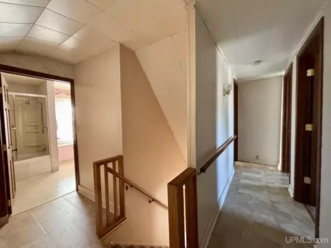 Entry Way - 411 Wright, Marquette, MI 49855 photo 3 of 6