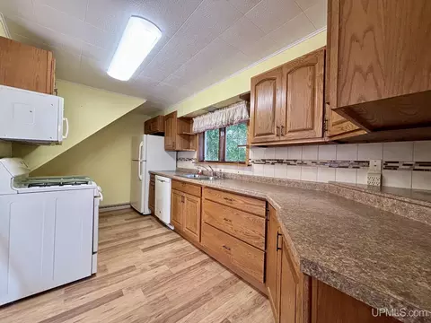 Kitchen - 411 Wright, Marquette, MI 49855 photo 6 of 7