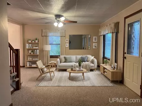 Living - 411 Wright, Marquette, MI 49855 photo 10 of 13