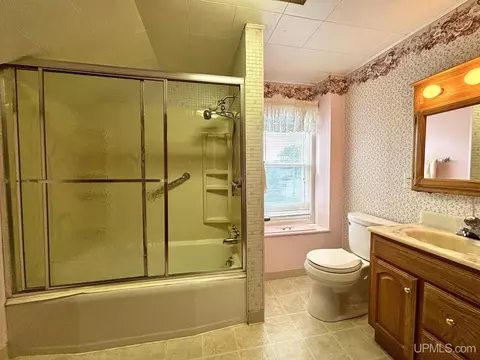 Bath - 411 Wright, Marquette, MI 49855 photo 3 of 5