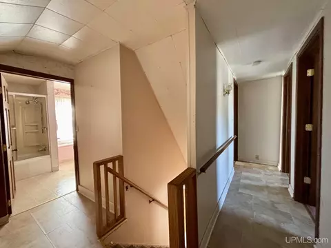 Entry Way - 411 Wright, Marquette, MI 49855 photo 3 of 7
